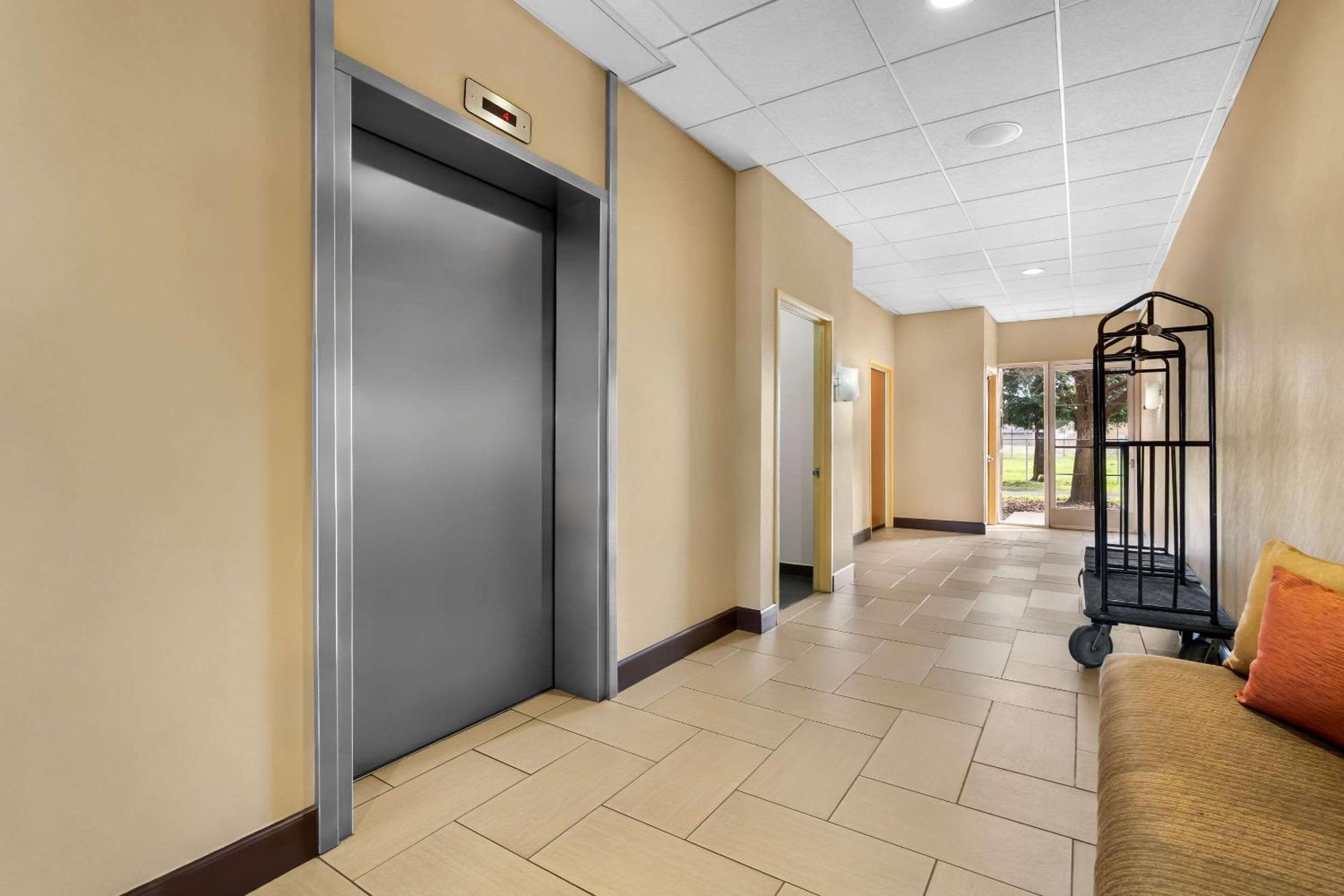 Comfort Suites Clovis Exteriör bild